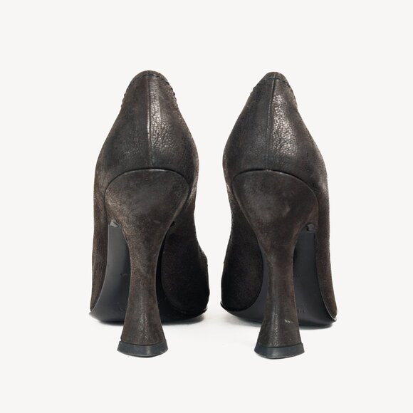 Prada AW/04 Sculptured Curves Black Leather Pumps - Picture 3 of 8